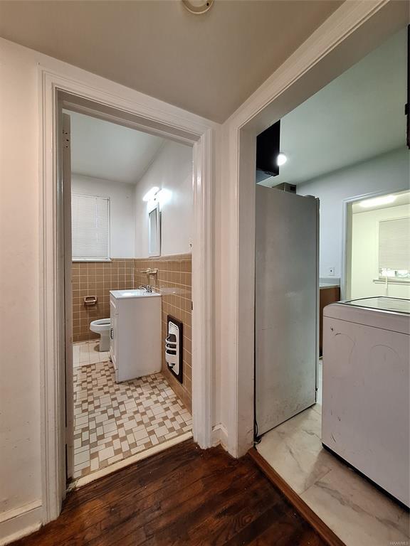 Building Photo - 2215 E 2nd St