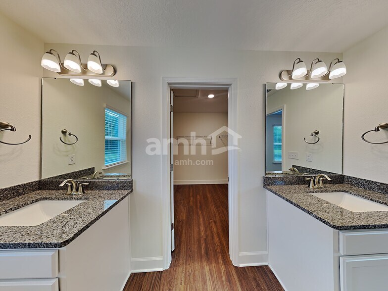 Building Photo - 5783 Hampton Creek Rd