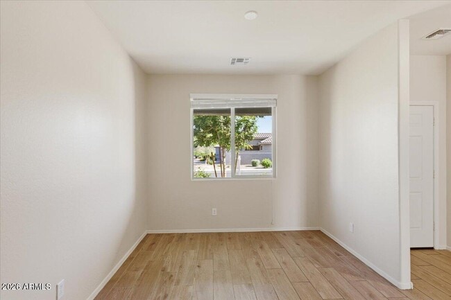 Building Photo - 7119 W Golden Ln