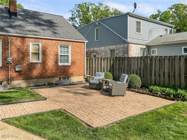 Building Photo - 574 Huntmere Dr