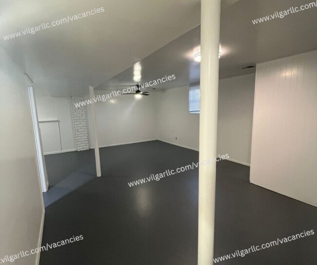 Building Photo - 5109-5111 W 78th Ln