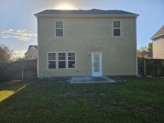 Building Photo - 3 Bedroom 2.5 bath unfurnished home in The Landing at Mill Creek - Sneads Ferry