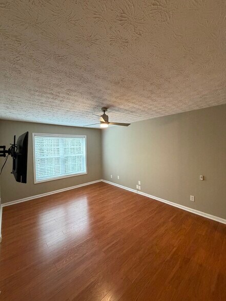 Building Photo - 1394 N Crossing Dr NE