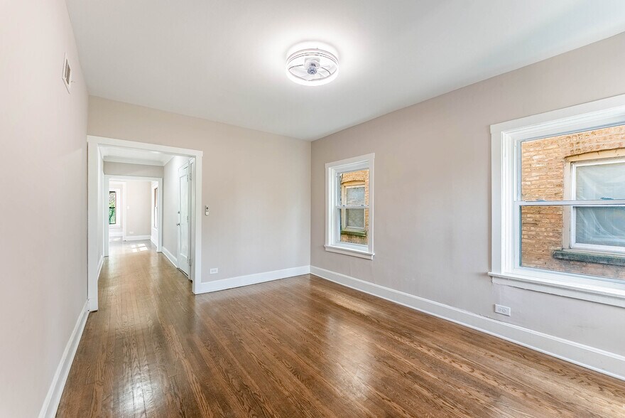 Building Photo - 7630 N Marshfield Ave