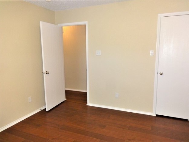 Building Photo - 818 La Sierra Ct