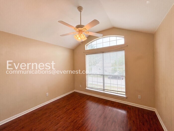 Building Photo - 2315 Chestnut Path