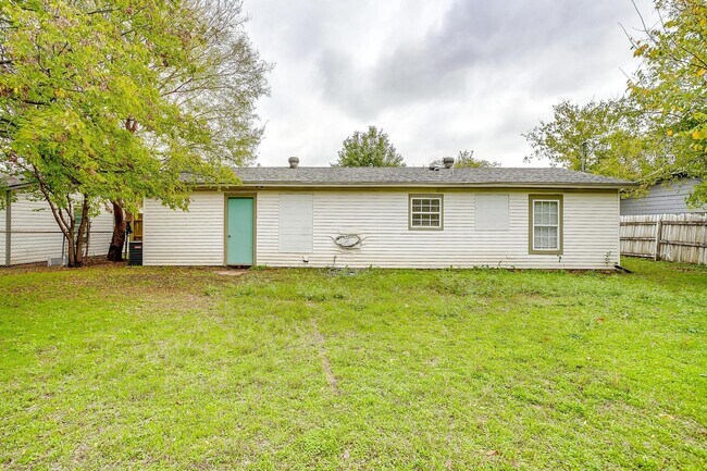 Building Photo - 3537 Half Moon Dr