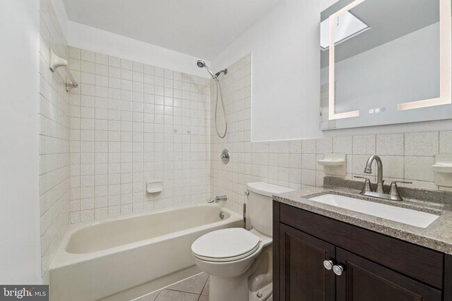 Building Photo - 7926 Bank St