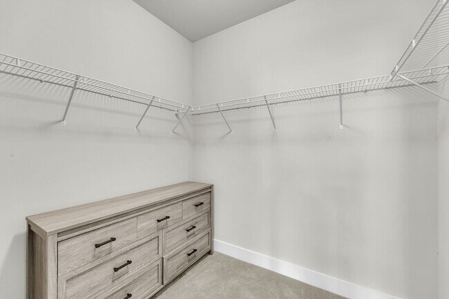 Building Photo - Charming Partially Furnished 3BR/2.5BA Home in the Heart of Park Circle — Available for Quick Mov...