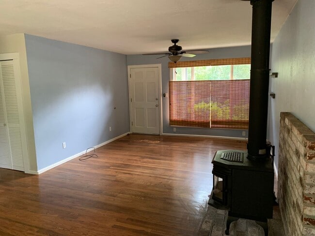 Building Photo - 3 Bedroom, PET FRIENDLY House in Fieldbrook