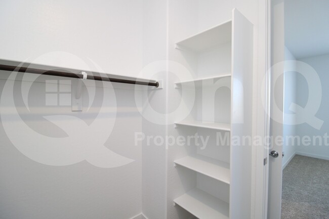 Building Photo - 3303 S Piedra Cir