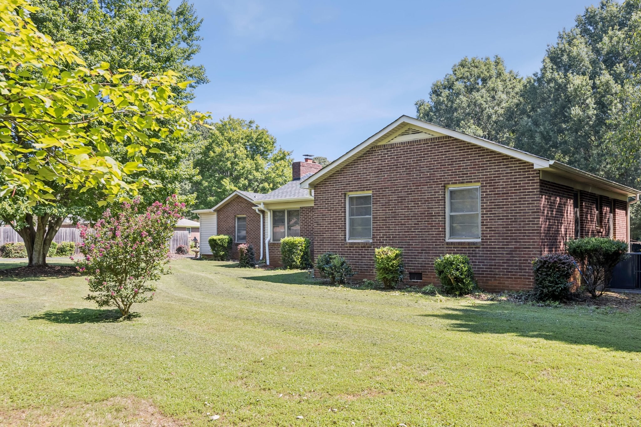 Building Photo - 5508 Crestland Ave