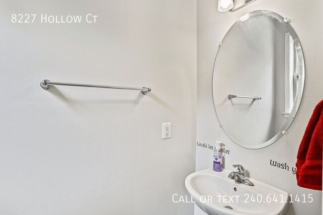 Building Photo - 8227 Hollow Ct