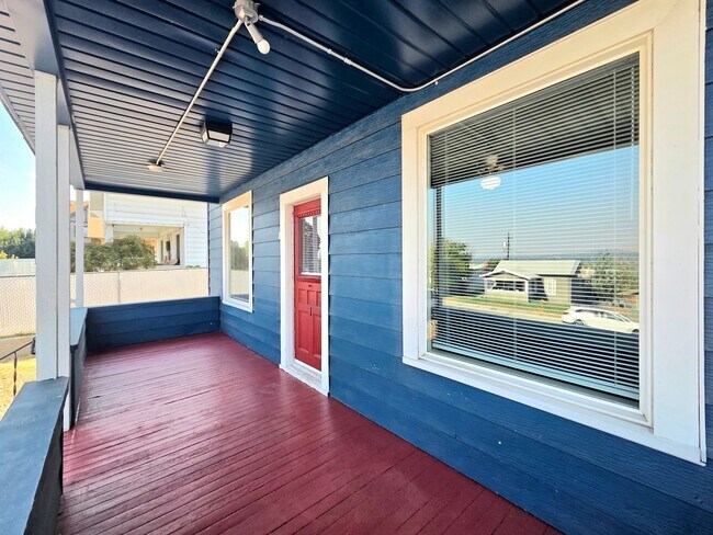 Building Photo - 124 N Buchanan Ave