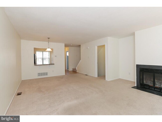 Building Photo - 122 Camber Ln