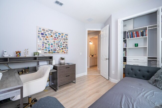 Building Photo - "Spacious 4-Bedroom Retreat with 3 Full Baths in Winter Garden's Serene Sanctuary"