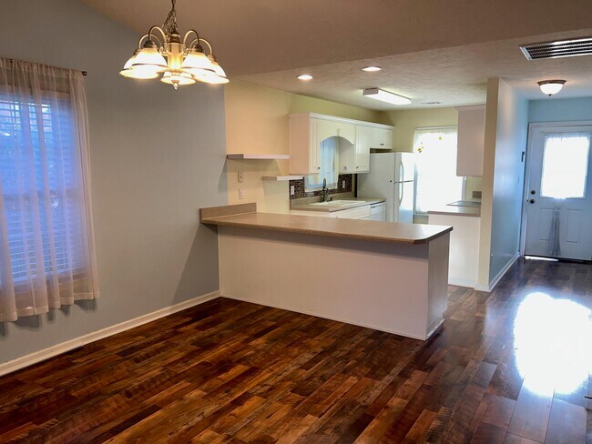 Building Photo - 111 Bennington Ln