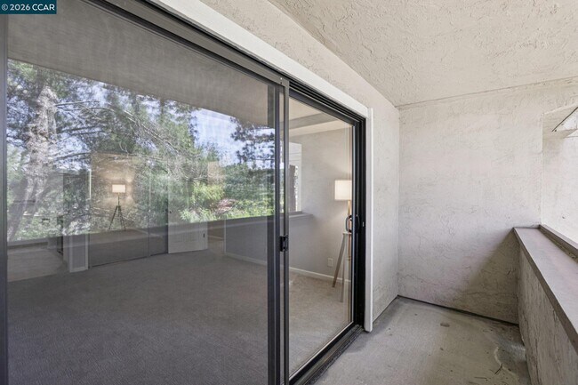 Building Photo - 1541 Moraga Way