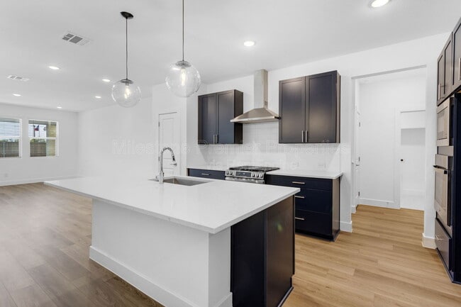 Building Photo - 820 Sunflower Trl