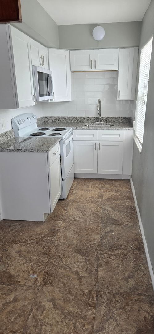 Building Photo - ONE BEDROOM ONE BATHROOM NEWLY RENOVATED A...