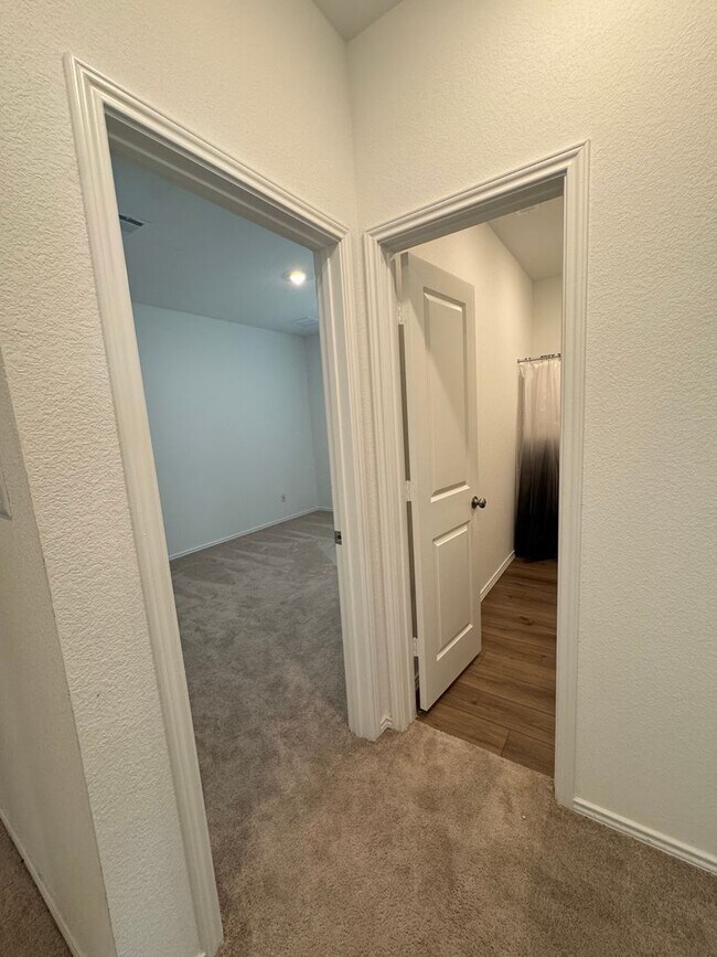 Building Photo - 3 Bed 2 Bath 2 Car Garage Home in Maxwell ...