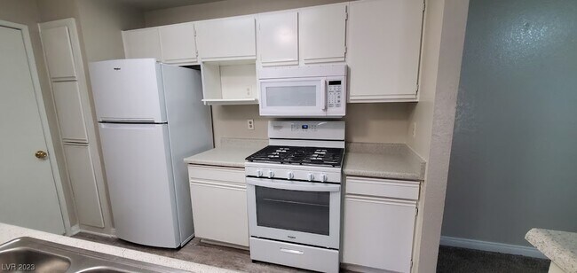 Building Photo - 2200 S Fort Apache Rd