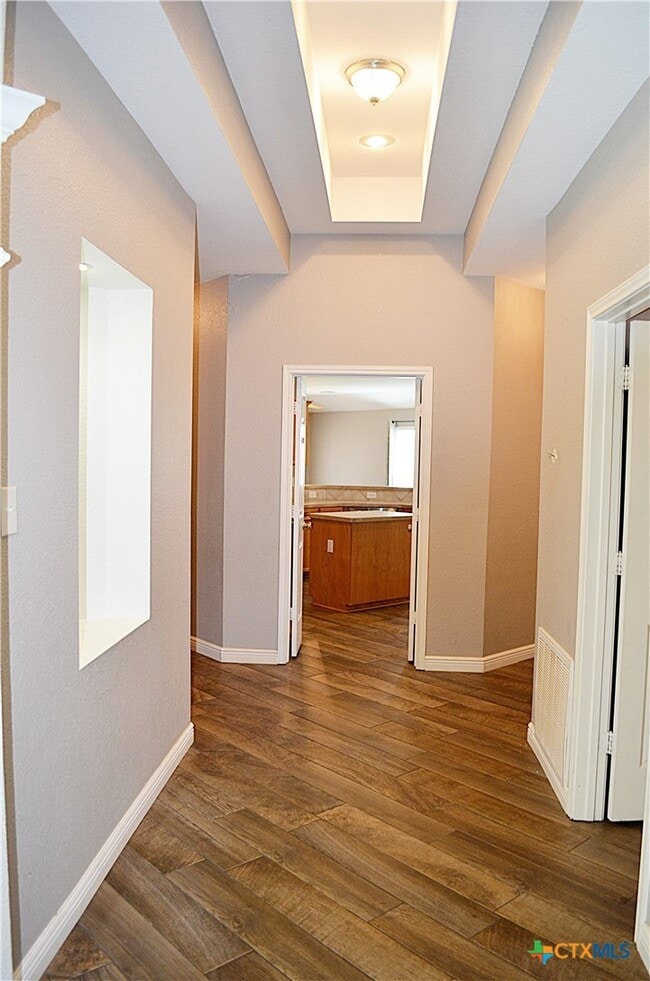 Building Photo - 423 Reservation Dr