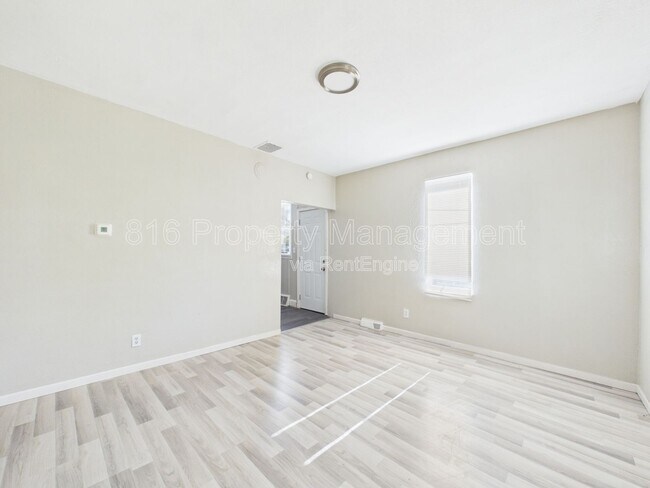 Building Photo - 525 Splitlog Ave