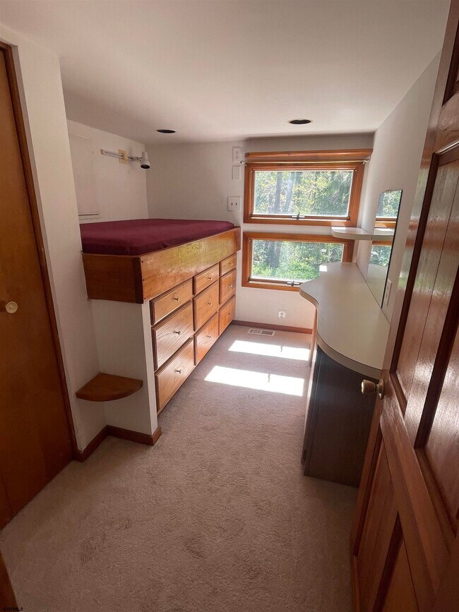 Building Photo - 202 Jefferson Ave