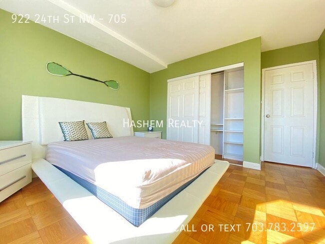 Building Photo - 922 24th St NW