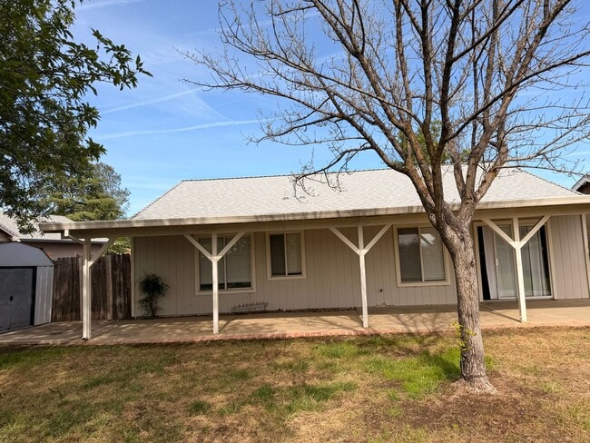 Building Photo - 3-bedroom, 2-bath home in great neighborhood!