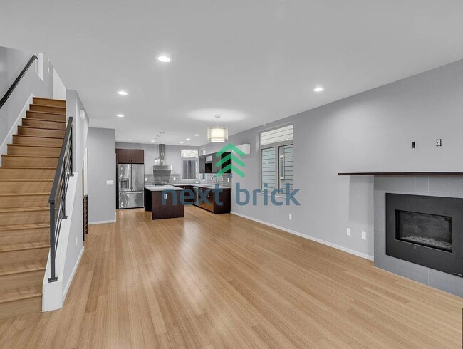 Building Photo - 3BR / 3BA Single-Family Home in Desirable Seattle Neighborhood