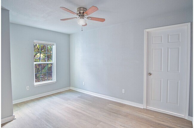 Building Photo - Convenient Home near Downtown's Heart