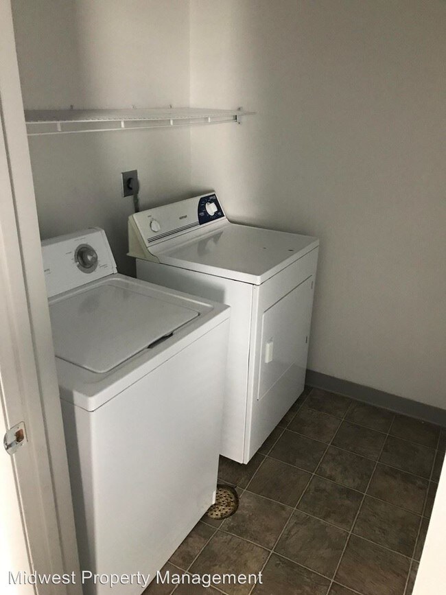 Building Photo - 1903-1905 Massachusetts St