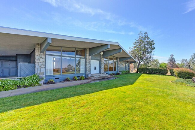 Building Photo - 1000 Grass Valley Hwy