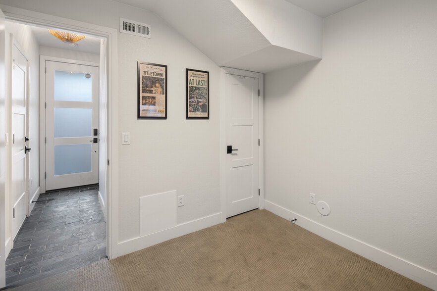 Building Photo - 25 S Washington St