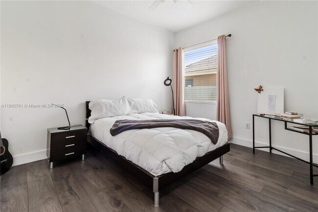 Building Photo - 1046 SW 159th Way
