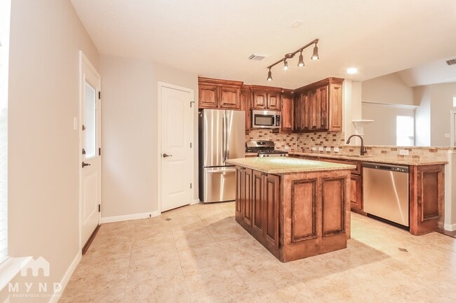 Building Photo - 18421 Sunrise Pines Dr