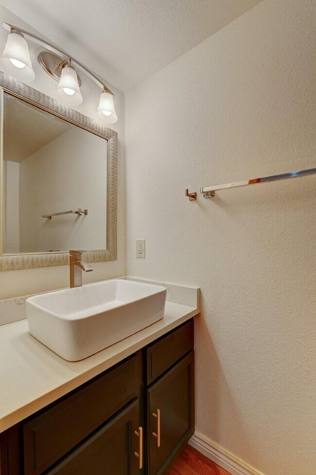 Building Photo - $2,400 - 2-Bed, 1.5-Bath Townhome in Lakewood Updated Throughout, With Garage + AC, Near Bear Cre...