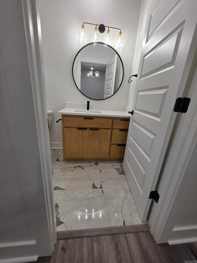 Building Photo - 1814 E 4th St