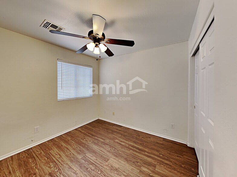 Building Photo - 1030 S 223rd Ln