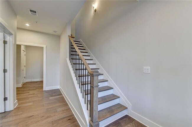 Building Photo - 375 Chiswick Cir