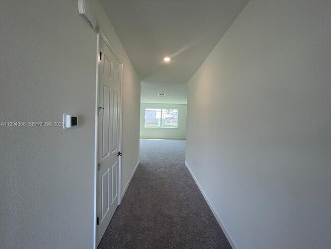 Building Photo - 2133 SE Flanders Rd