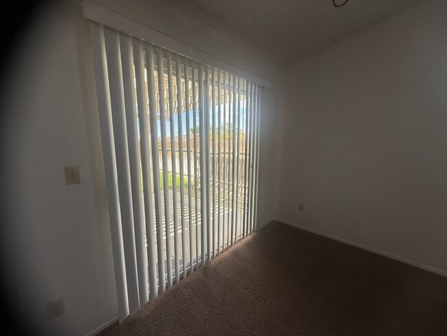 Building Photo - Victorville Home- Nice 2 Bedroom, 2 Bathro...