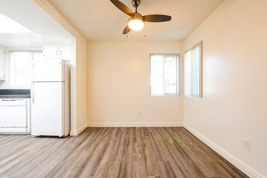 Building Photo - 1110 Meadow Lake Dr