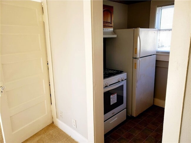 Building Photo - 402 N Augusta St