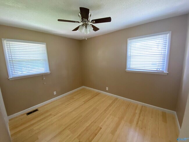 Building Photo - 512 Clift Dr