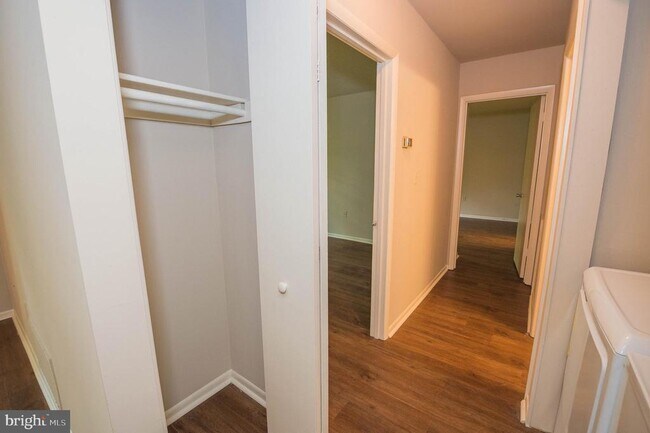 Building Photo - 803 College Ln