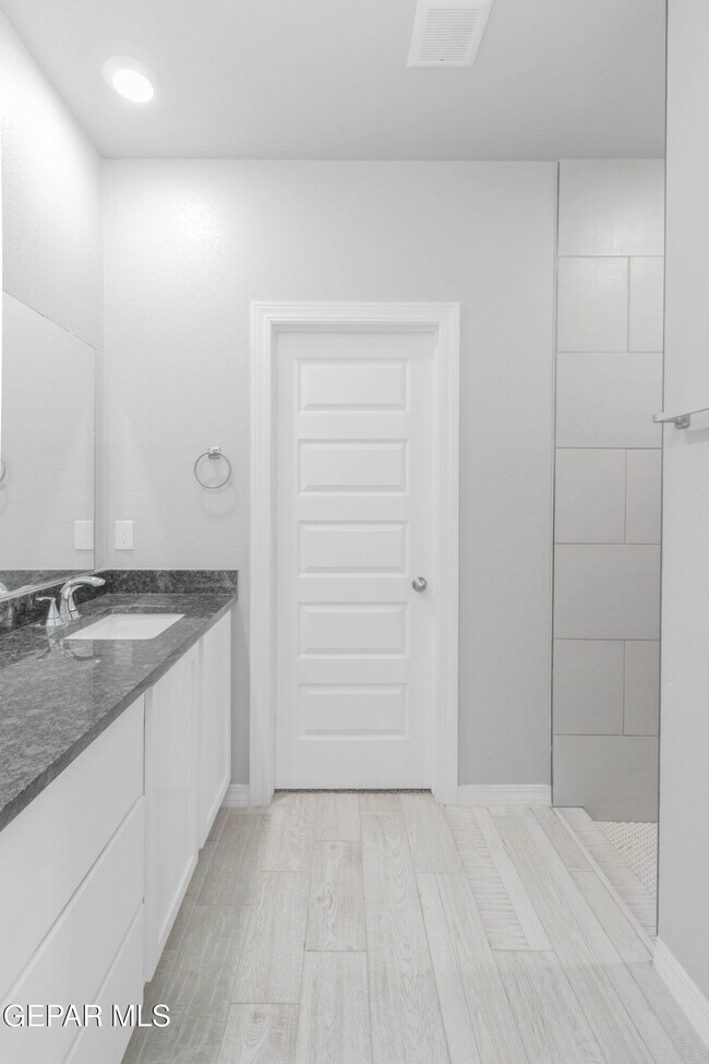 Building Photo - 13821 Madero Dr