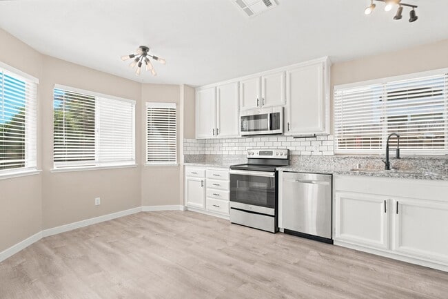 Building Photo - 8034 Fairlands Way